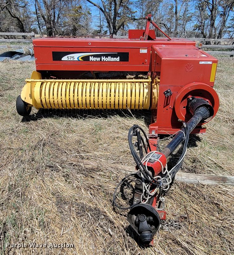 image for item ML9322 2007 New Holland 575  small square baler