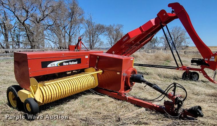 image for item ML9322 2007 New Holland 575  small square baler