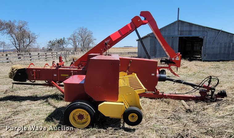 image for item ML9322 2007 New Holland 575  small square baler