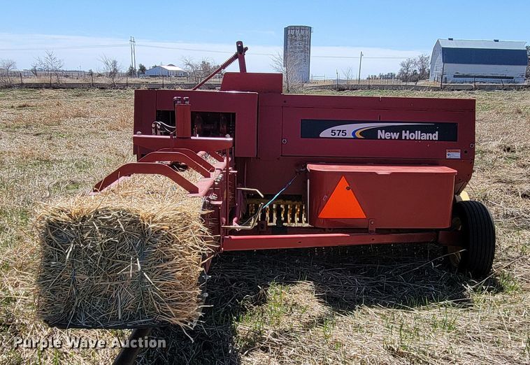 image for item ML9322 2007 New Holland 575  small square baler