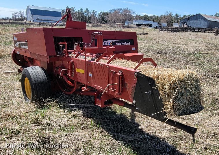 image for item ML9322 2007 New Holland 575  small square baler
