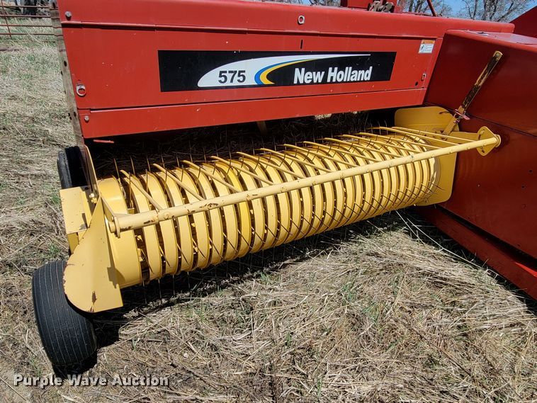 image for item ML9322 2007 New Holland 575  small square baler