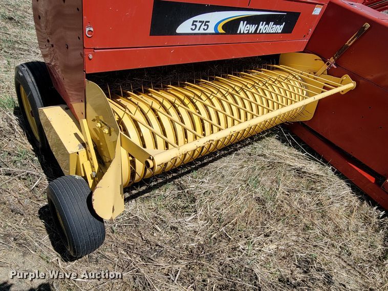image for item ML9322 2007 New Holland 575  small square baler