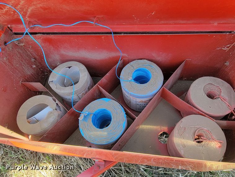 image for item ML9322 2007 New Holland 575  small square baler