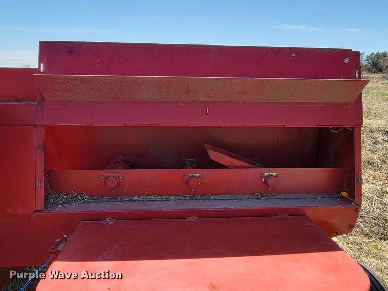 image for item ML9322 2007 New Holland 575  small square baler