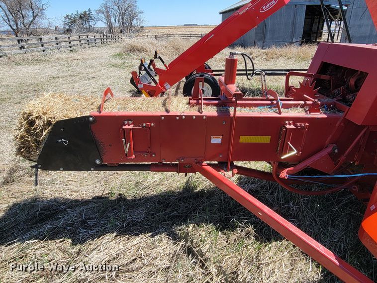 image for item ML9322 2007 New Holland 575  small square baler