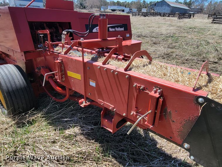 image for item ML9322 2007 New Holland 575  small square baler