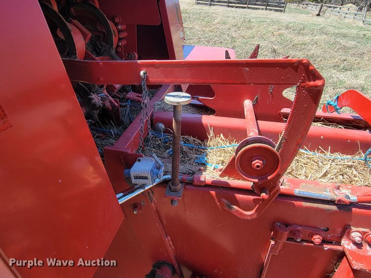 image for item ML9322 2007 New Holland 575  small square baler