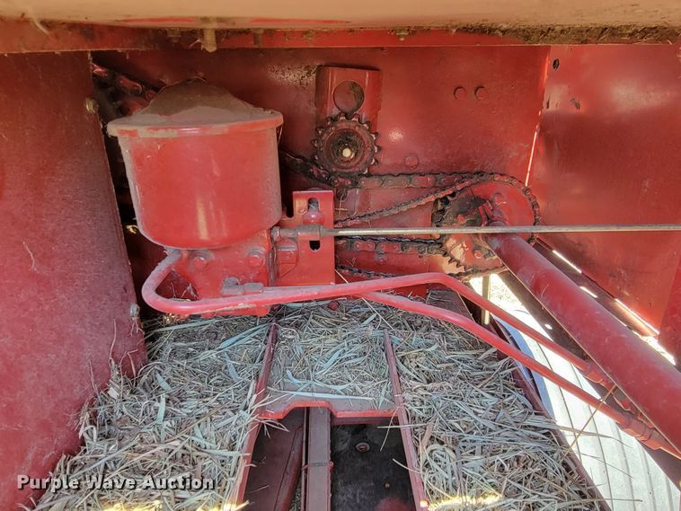 image for item ML9322 2007 New Holland 575  small square baler