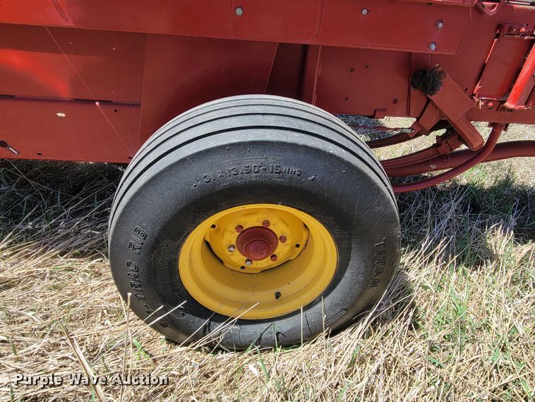 image for item ML9322 2007 New Holland 575  small square baler