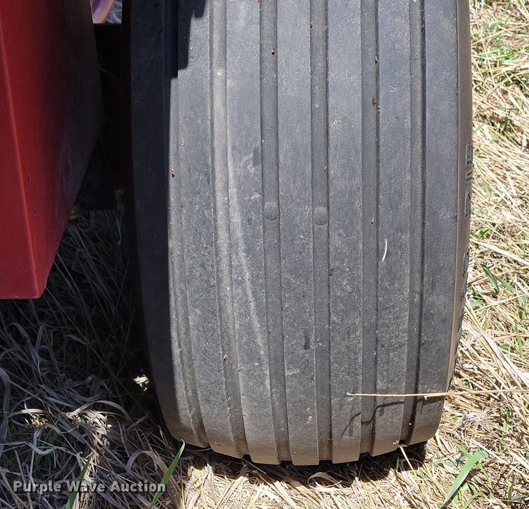 image for item ML9322 2007 New Holland 575  small square baler