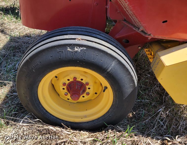 image for item ML9322 2007 New Holland 575  small square baler