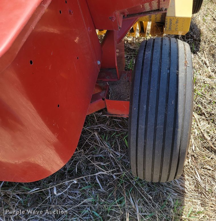 image for item ML9322 2007 New Holland 575  small square baler