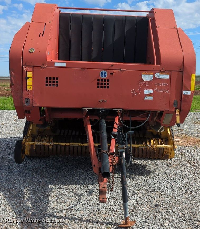 image for item MN9955 2004 New Holland BR780  round baler