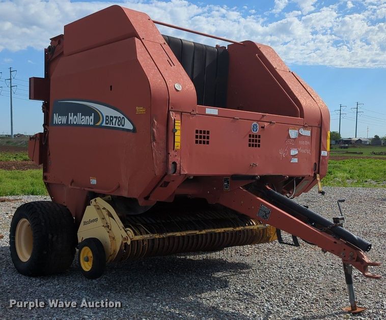 image for item MN9955 2004 New Holland BR780  round baler