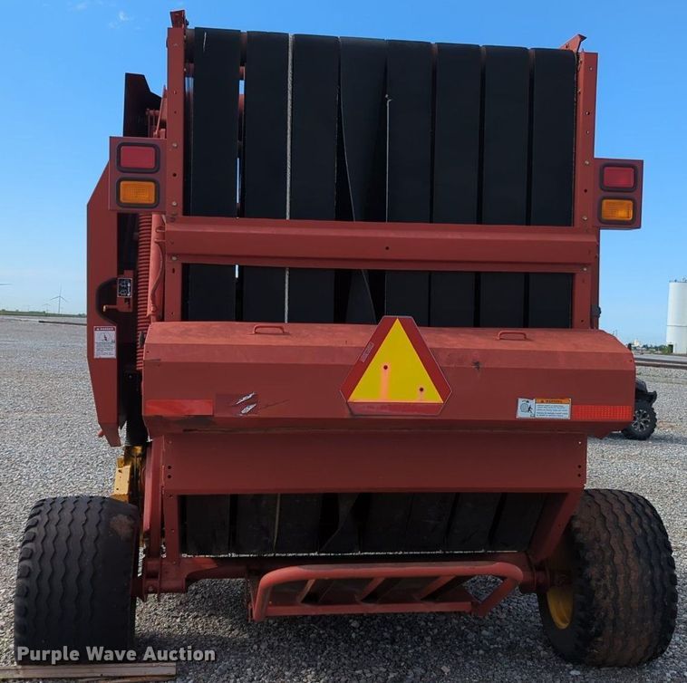 image for item MN9955 2004 New Holland BR780  round baler