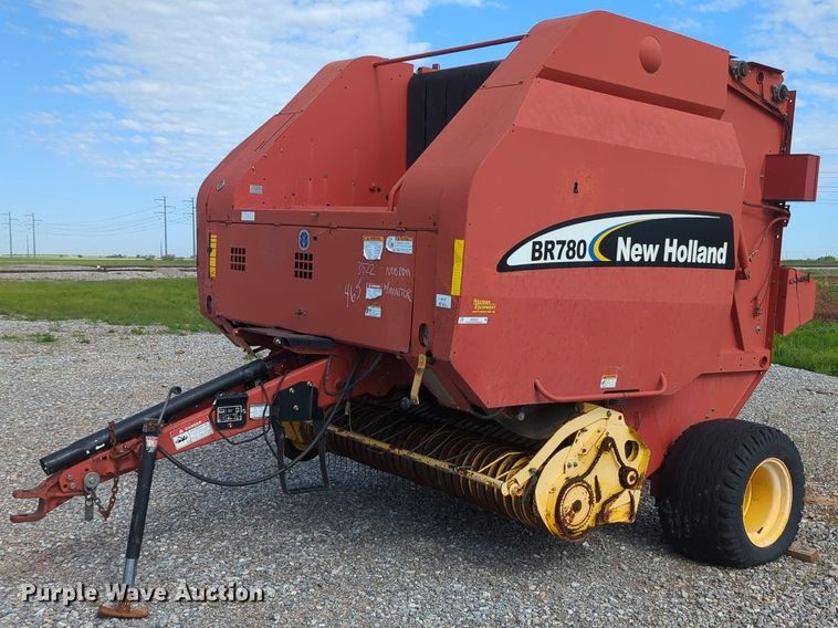 image for item MN9955 2004 New Holland BR780  round baler