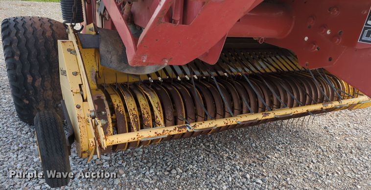 image for item MN9955 2004 New Holland BR780  round baler
