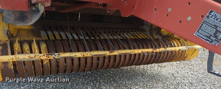 image for item MN9955 2004 New Holland BR780  round baler