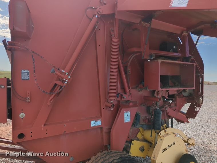 image for item MN9955 2004 New Holland BR780  round baler