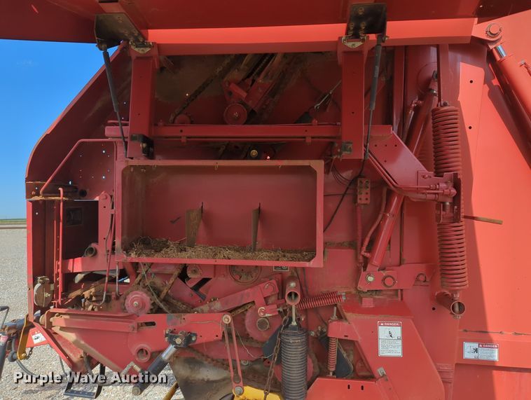 image for item MN9955 2004 New Holland BR780  round baler