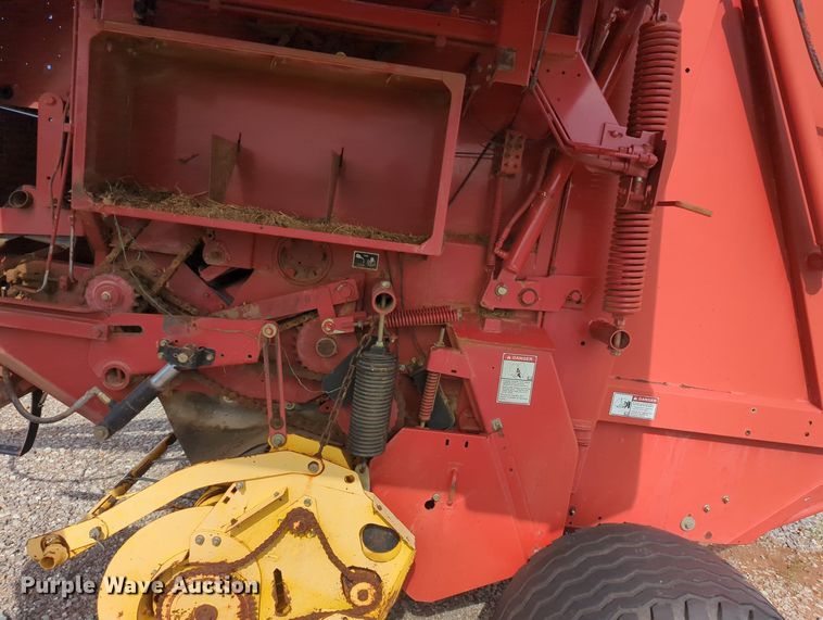 image for item MN9955 2004 New Holland BR780  round baler