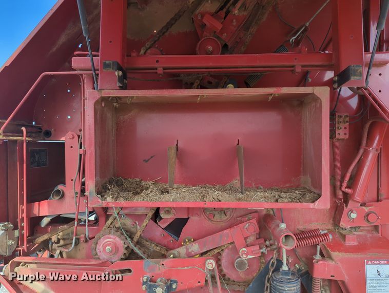 image for item MN9955 2004 New Holland BR780  round baler