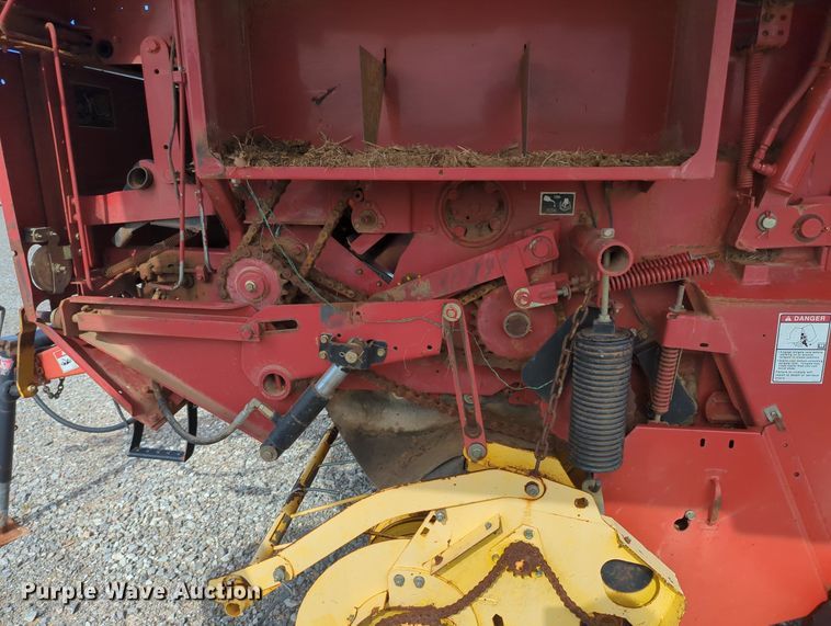 image for item MN9955 2004 New Holland BR780  round baler