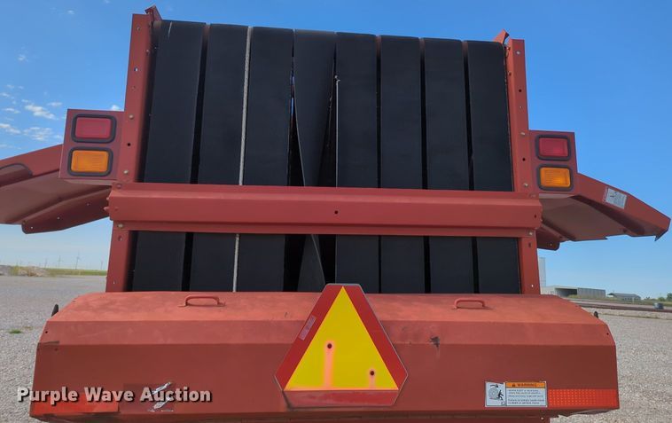 image for item MN9955 2004 New Holland BR780  round baler