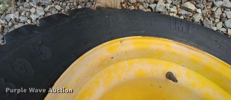 image for item MN9955 2004 New Holland BR780  round baler