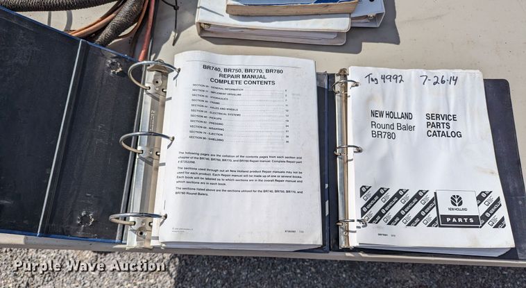 image for item MN9955 2004 New Holland BR780  round baler