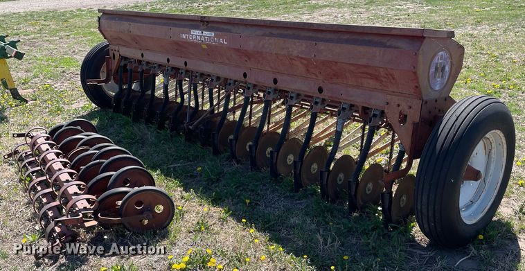 image for item MS9563 International Harvester  grain drill