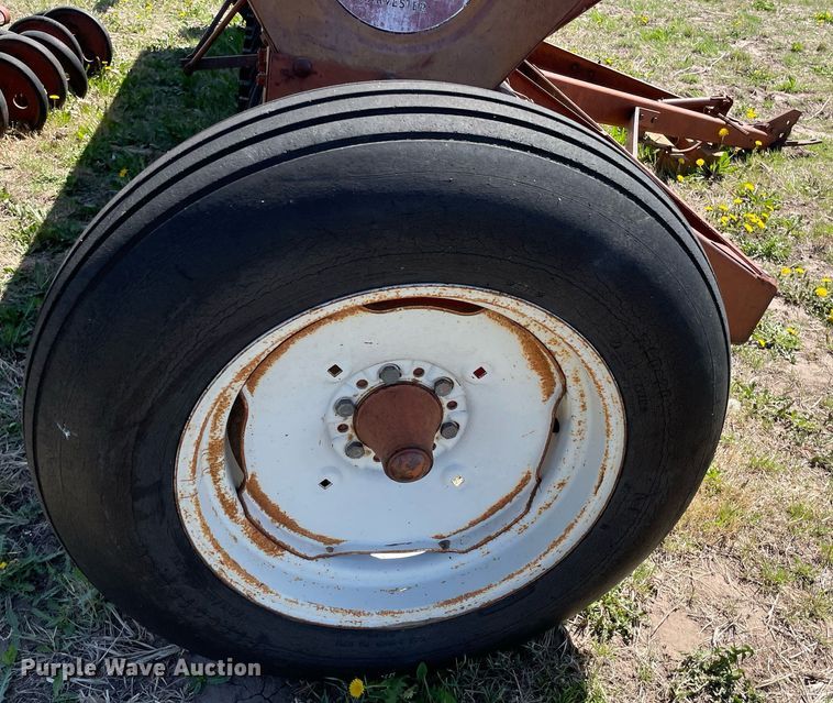 image for item MS9563 International Harvester  grain drill