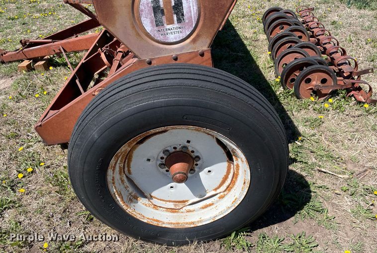 image for item MS9563 International Harvester  grain drill