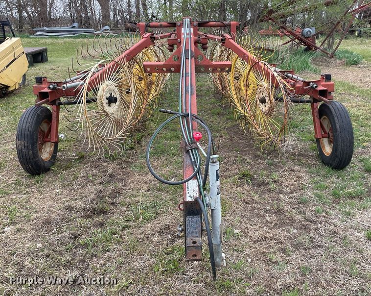 image for item MS9675 Hesston 3983  hay rake