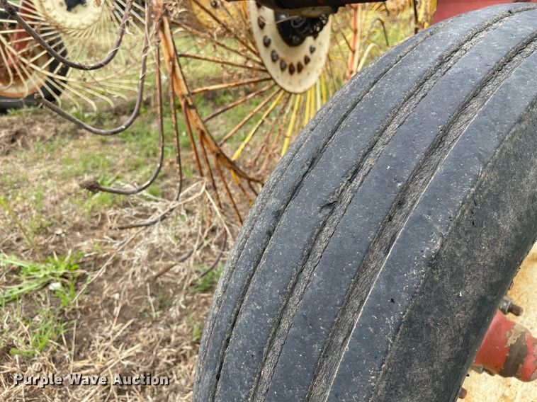 image for item MS9675 Hesston 3983  hay rake