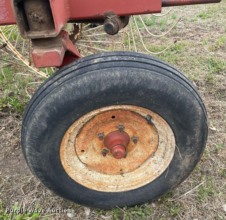 image for item MS9675 Hesston 3983  hay rake