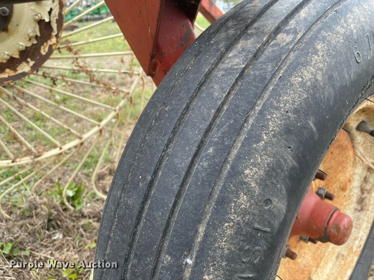 image for item MS9675 Hesston 3983  hay rake