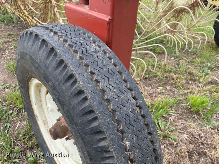 image for item MS9675 Hesston 3983  hay rake