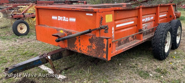 image for item MS9676 Du-Al 600  manure spreader