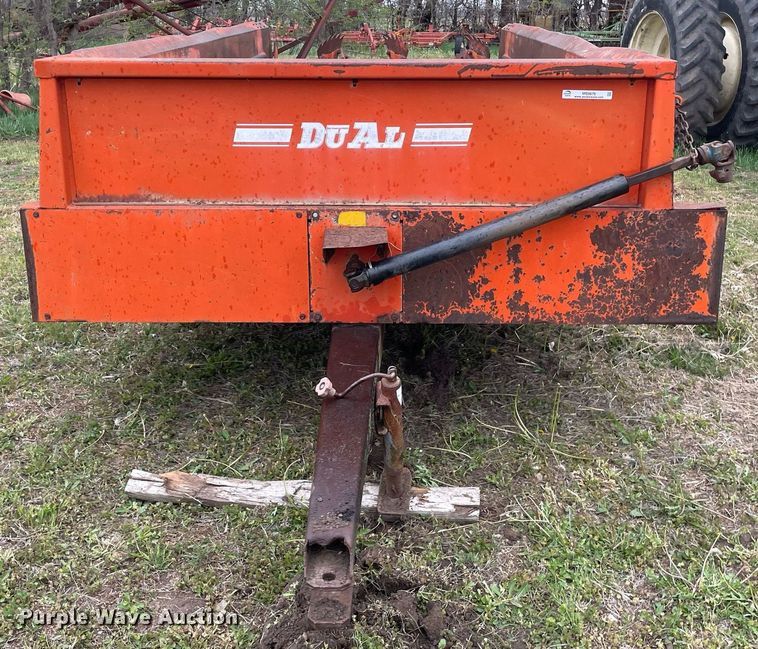 image for item MS9676 Du-Al 600  manure spreader