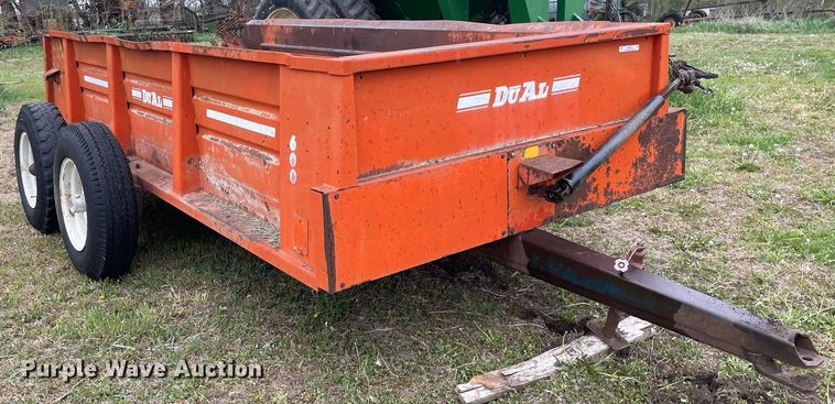 image for item MS9676 Du-Al 600  manure spreader