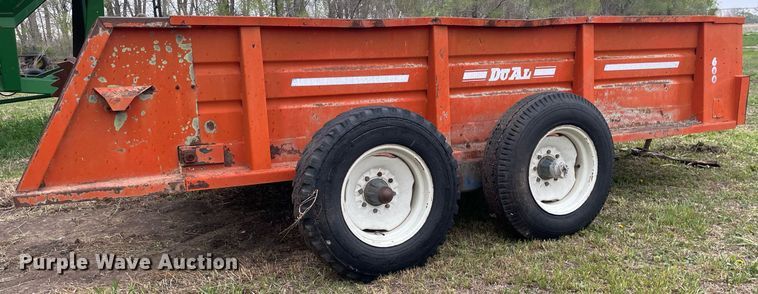 image for item MS9676 Du-Al 600  manure spreader