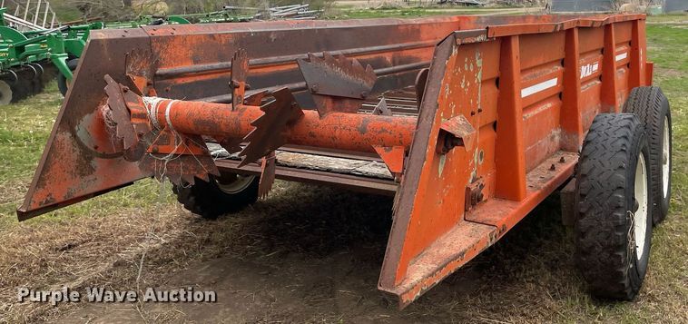 image for item MS9676 Du-Al 600  manure spreader