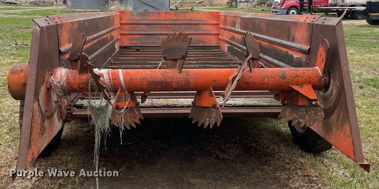 image for item MS9676 Du-Al 600  manure spreader