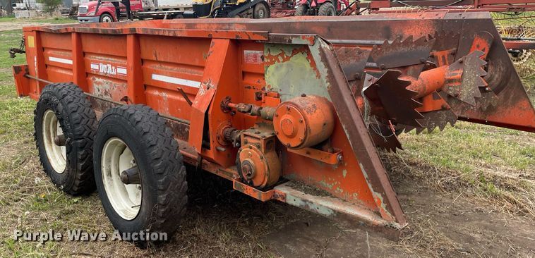 image for item MS9676 Du-Al 600  manure spreader