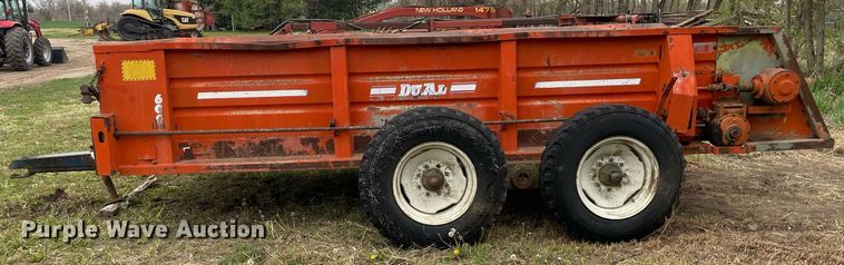 image for item MS9676 Du-Al 600  manure spreader