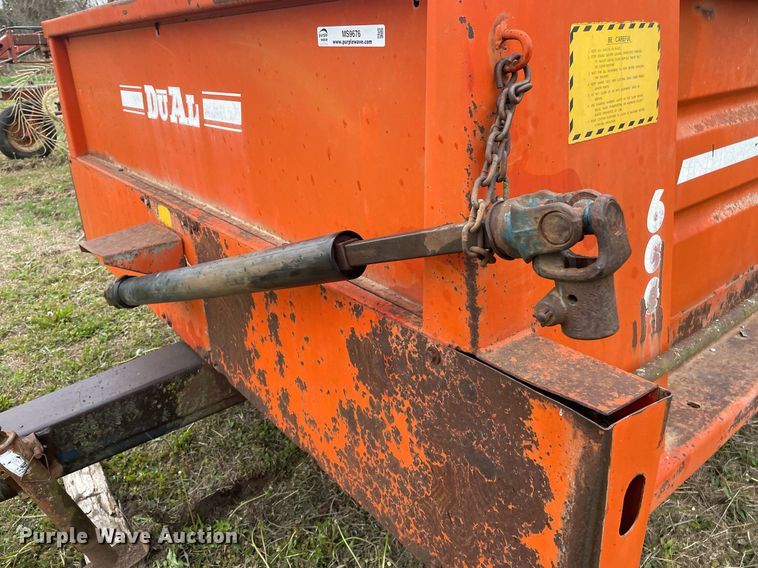 image for item MS9676 Du-Al 600  manure spreader