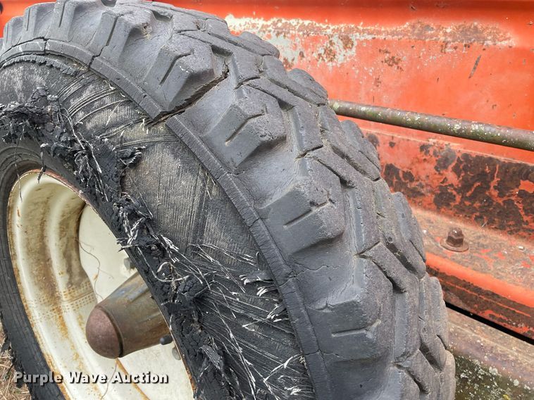 image for item MS9676 Du-Al 600  manure spreader