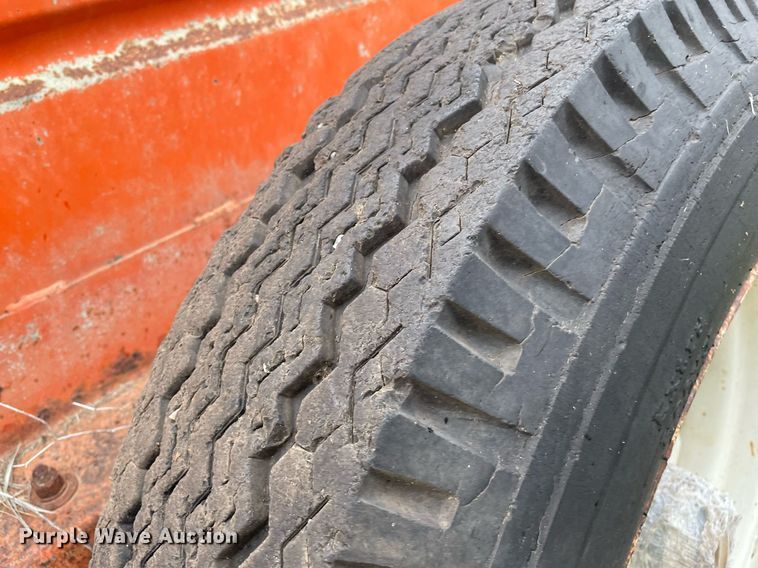 image for item MS9676 Du-Al 600  manure spreader